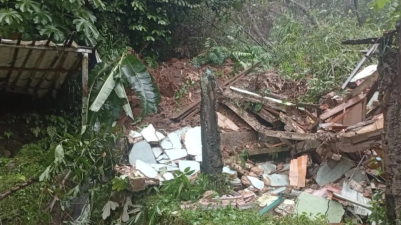Longsor di Jalan Raya Cilebut Bogor