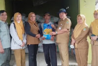 Pemerintah Kabupaten Bekasi mulai mendistribusikan bantuan benih padi bagi petani Kabupaten Bekasi 
