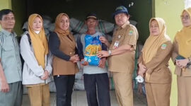 Pemerintah Kabupaten Bekasi mulai mendistribusikan bantuan benih padi bagi petani Kabupaten Bekasi 