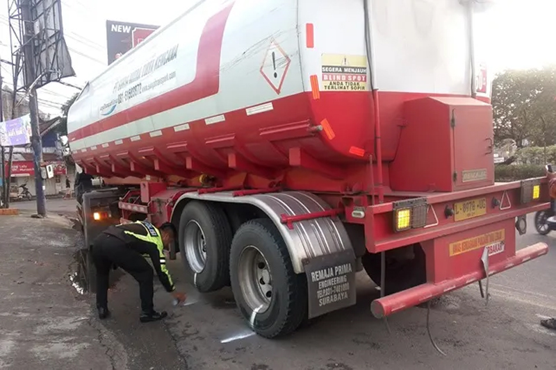 Kecelakaan Maut di Denanyar Jombang Pengendara Motor Tewas Terlindas Truk Tangki