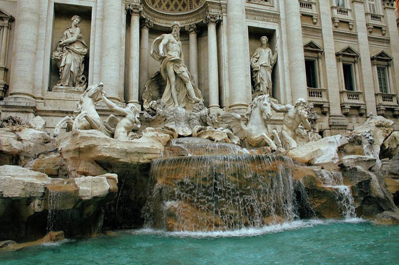Wisatawan Wajib Bayar Tiket Masuk Air Mancur Trevi Roma untuk Atur Kerumunan