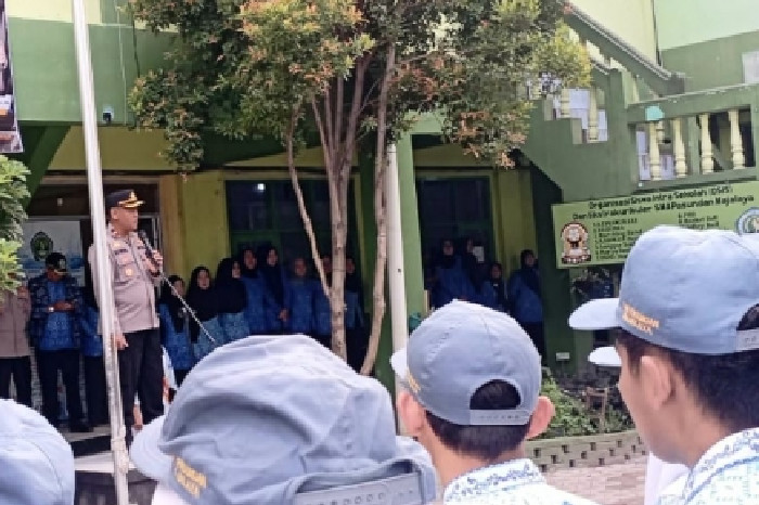 Kapolsek Majalaya, Kompol Suyatno jadi pembina upacara bendera di SMA Pasundan Majalaya