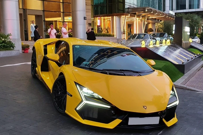 Lamborghini Revuelto