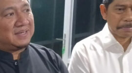 Wakil Bupati Penajam Paser Utara, Kalimantan Timur Abdul Waris Muin (kanan) bersama Bupati Mudyat Noor. 