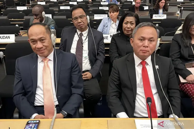 Wakil Menteri HAM Mugiyanto (kanan) mewakili delegasi pemerintah Republik Indonesia dalam Sidang Ke-60 Dewan HAM Perserikatan Bangsa-Bangsa di Jenewa, Swiss, Senin (29/9/2025). (ANTARA/HO-Kementerian HAM)