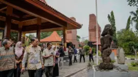 Menbud Fadli Zon