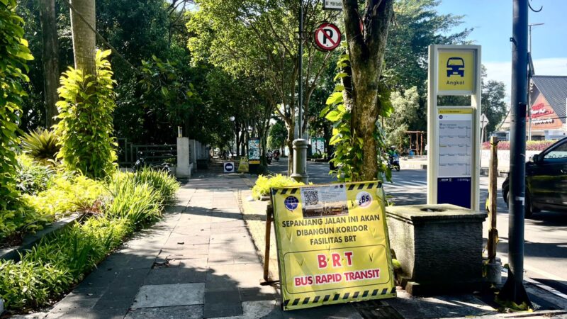 Farhan Hentikan Izin Proyek BRT Bandung hingga Perbaikan Dituntaskan