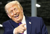 Trump Serang Fasilitas Minyak Iran