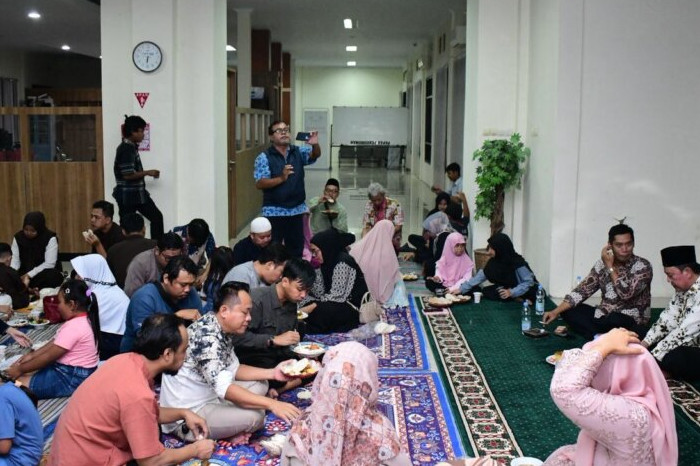 Diskominfo Indramayu Gelar Buka Puasa untuk Perkuat Kebersamaan Pegawai