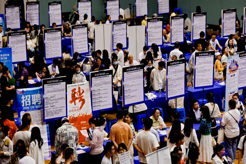 Ekonomi China Melambat dan Angka Pengangguran Generasi Muda Terus Meningkat