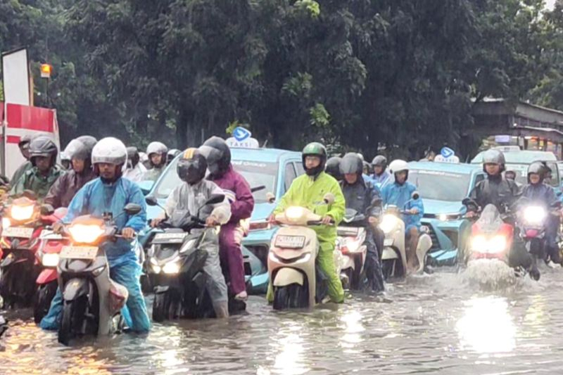 Waspadai Potensi Banjir Akibat Hujan Lebat yang Mengguyur Jakarta dan Sekitarnya