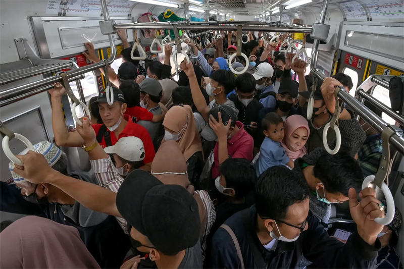 Strategi Atasi Kepadatan Penumpang KRL Commuter Line di Jam Sibuk Kerja